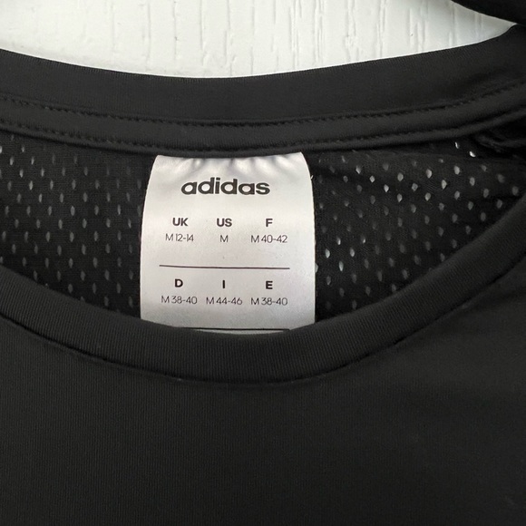 Short sleeve workout top with mesh back - Picture 3 of 5